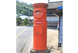 昔ながらの赤いポスト
